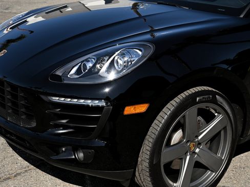 Used 2018 Porsche Macan Sport Edition AWD/4WD image 33