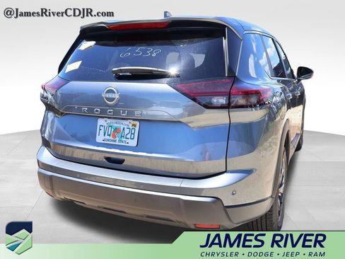 Used 2025 Nissan Rogue SV FWD image 13