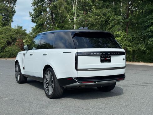 Used 2023 Land Rover Range Rover SE image 8