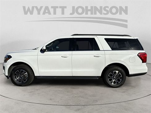 Used 2024 Ford Expedition Max XLT image 2