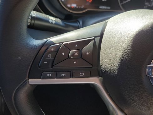 Used 2018 Nissan Kicks SV FWD image 24
