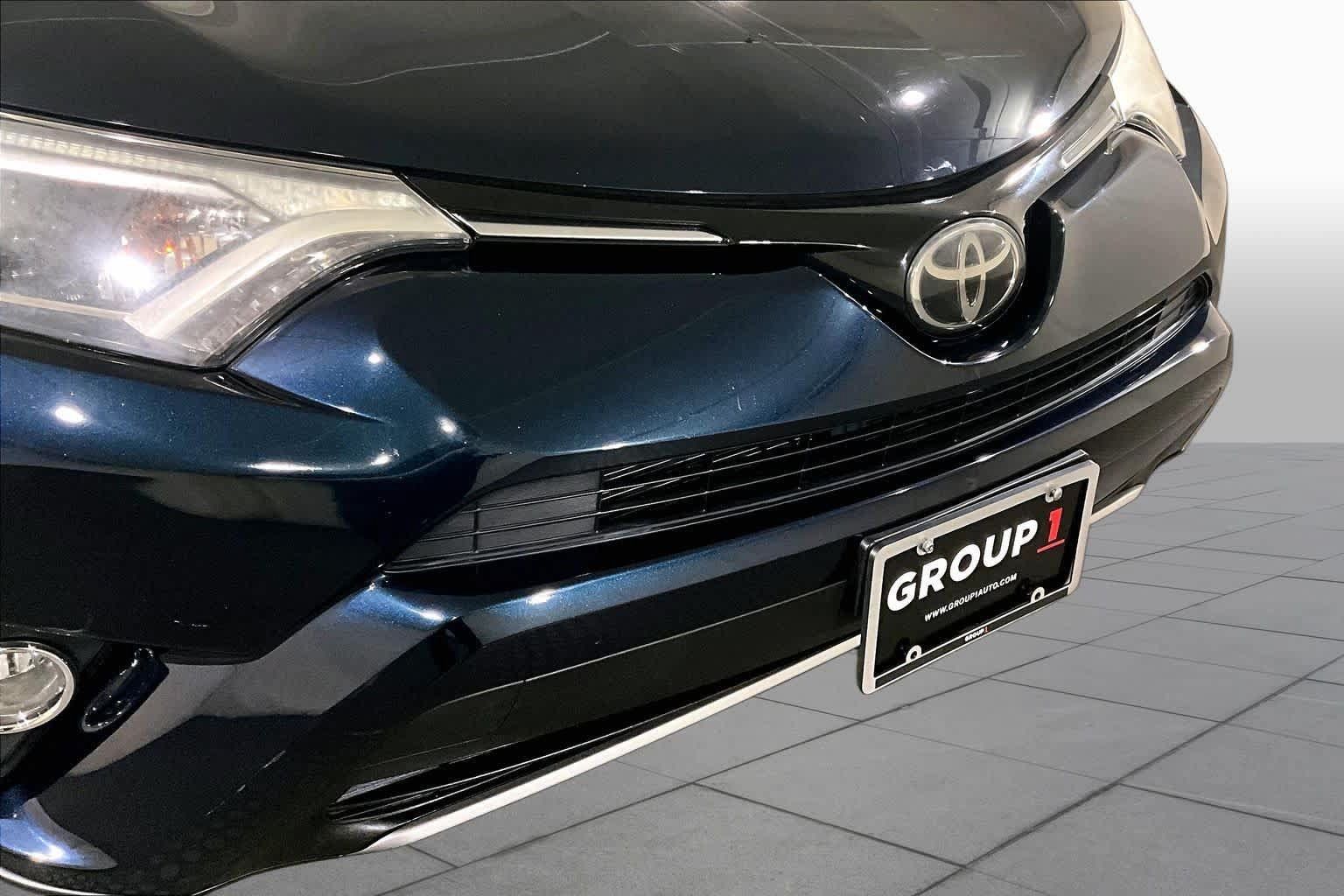 Used 2017 Toyota RAV4 XLE AWD/4WD image 31