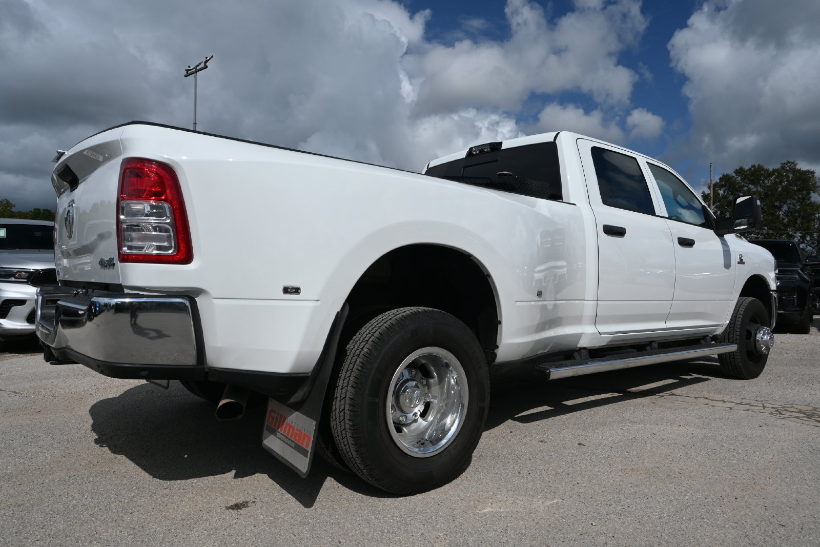Used 2024 RAM 3500 Tradesman w/ Chrome Appearance Group AWD/4WD image 2
