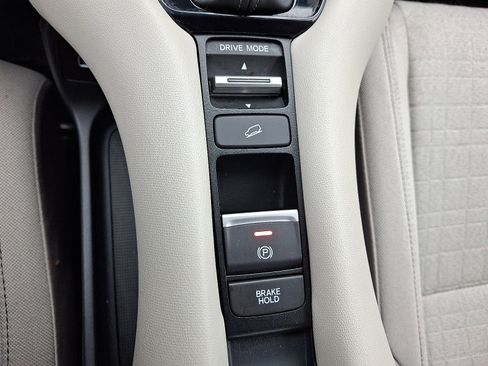 Certified 2023 Honda HR-V LX image 23