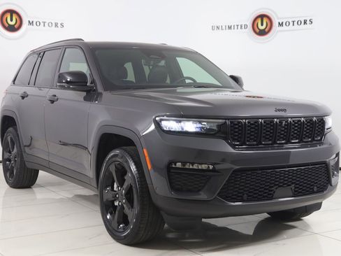 Used 2024 Jeep Grand Cherokee Limited w/ Luxury Tech Group II image 22