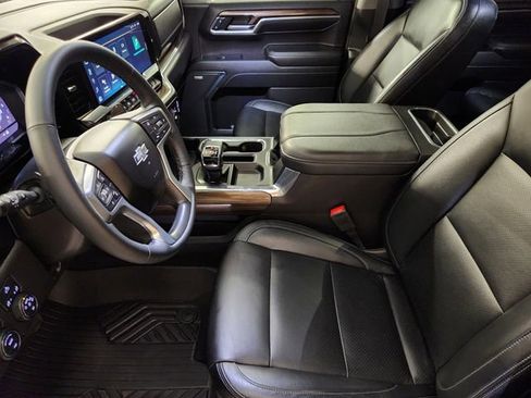 Used 2024 Chevrolet Silverado 1500 LT Trail Boss w/ Convenience Package II AWD/4WD image 14