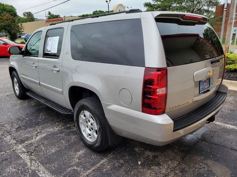 Used 2007 Chevrolet Suburban LT w/ LT Preferred Equipment Group AWD/4WD image 24
