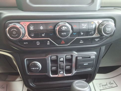 Used 2021 Jeep Gladiator Sport image 18