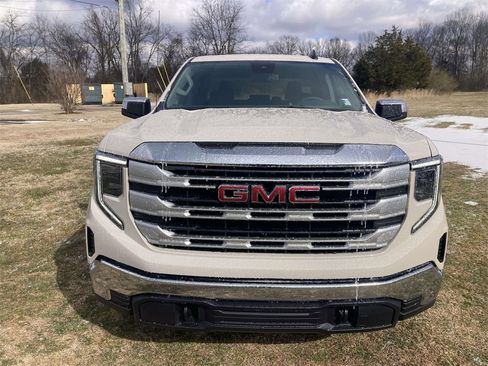 New 2026 GMC Sierra 1500 SLE image 9