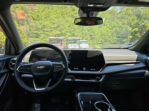 Used 2025 Chevrolet Equinox LT FWD image 11