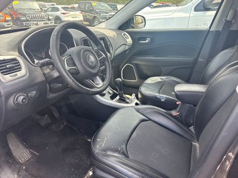 Used 2019 Jeep Compass Latitude AWD/4WD image 32