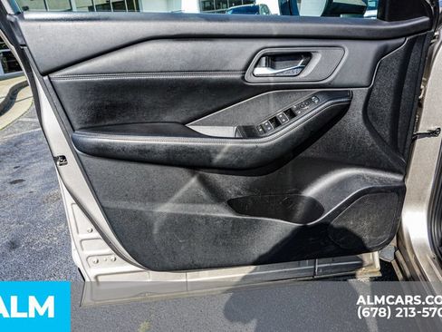 Used 2024 Nissan Rogue SL AWD/4WD image 49