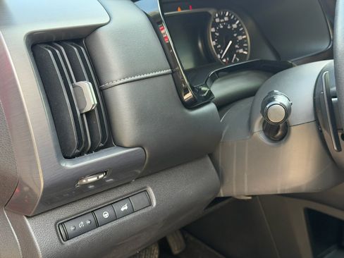 Used 2022 Nissan Pathfinder SL w/ SL Premium Package FWD image 29