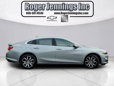 Used 2025 Chevrolet Malibu RS image 5
