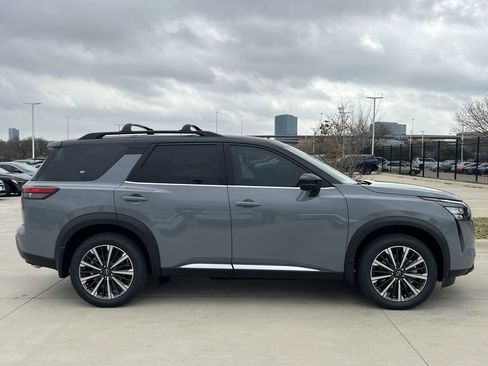 New 2026 Nissan Pathfinder Platinum FWD image 3