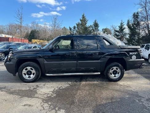 Used 2005 Chevrolet Avalanche Z71 w/ Sun And Sound Package image 2