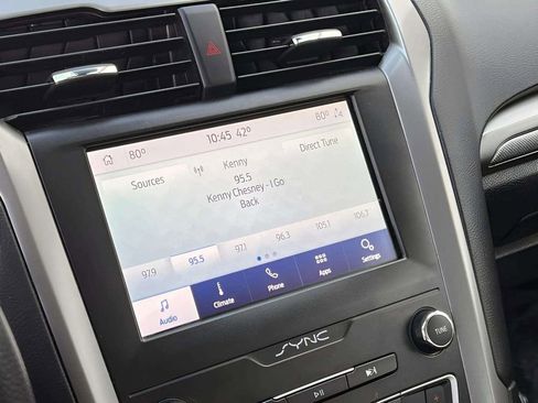 Used 2020 Ford Fusion SE image 23