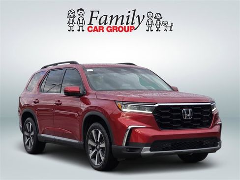 Used 2025 Honda Pilot Touring image 2