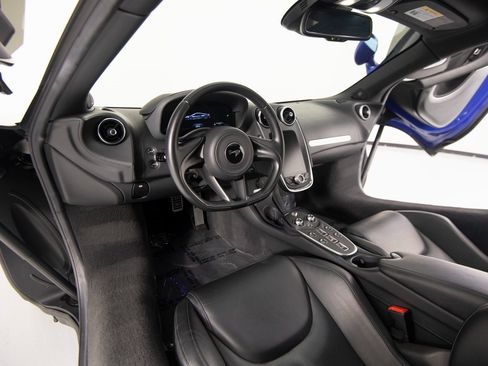 Used 2020 McLaren GT image 10