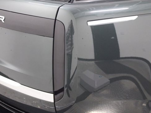 Used 2024 Land Rover Range Rover Long Wheelbase Autobiography image 11