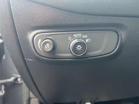 Used 2019 Chevrolet Equinox LS FWD image 6