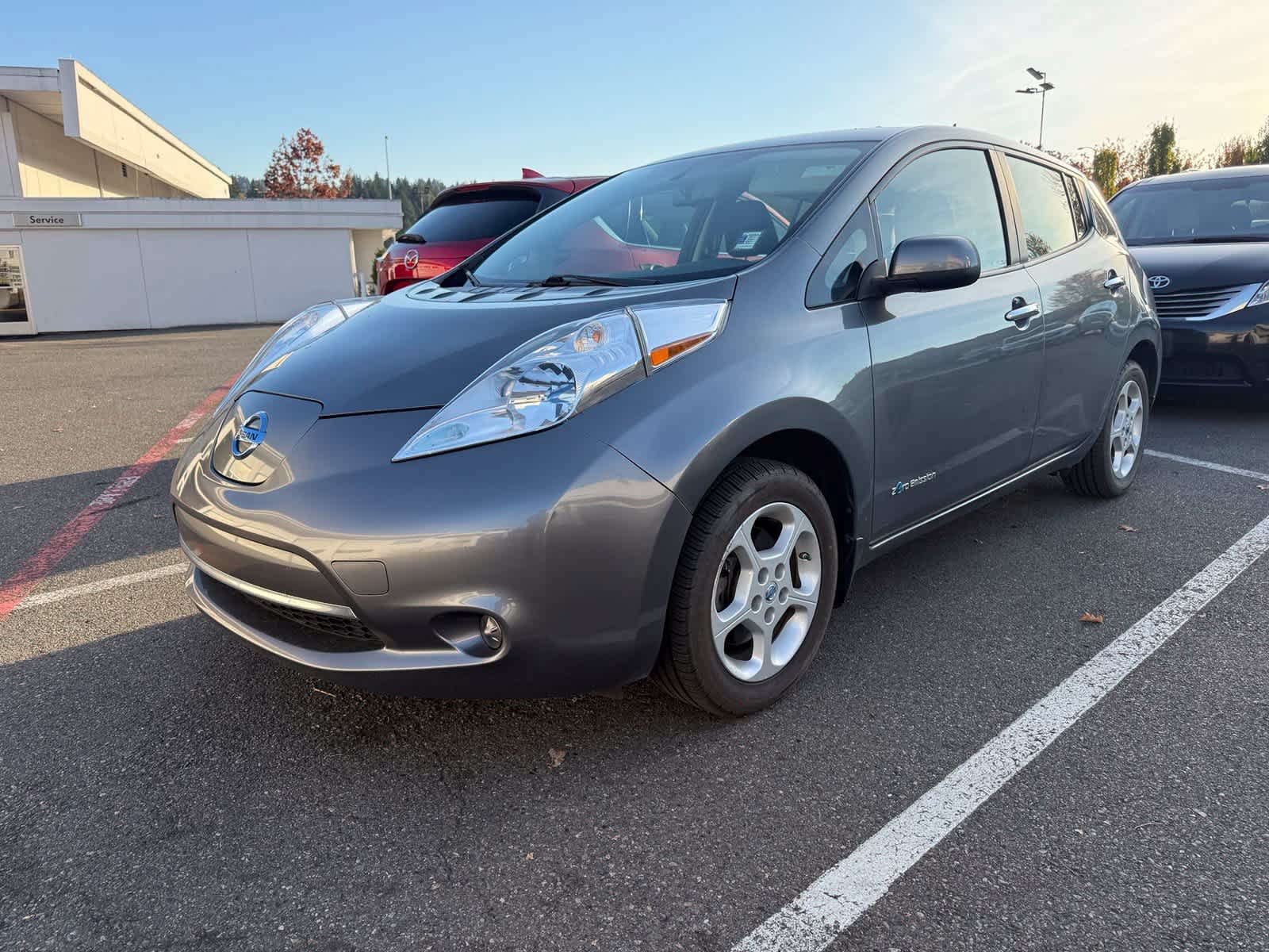 Used 2014 Nissan Leaf SV FWD image 1