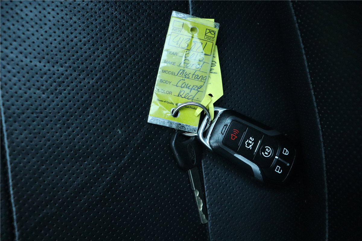 Used 2015 Ford Mustang Premium RWD image 39