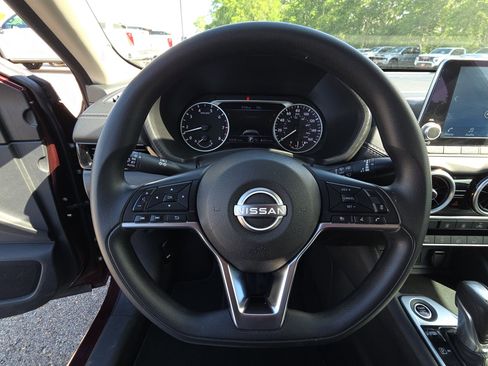 Used 2025 Nissan Sentra SV FWD image 17