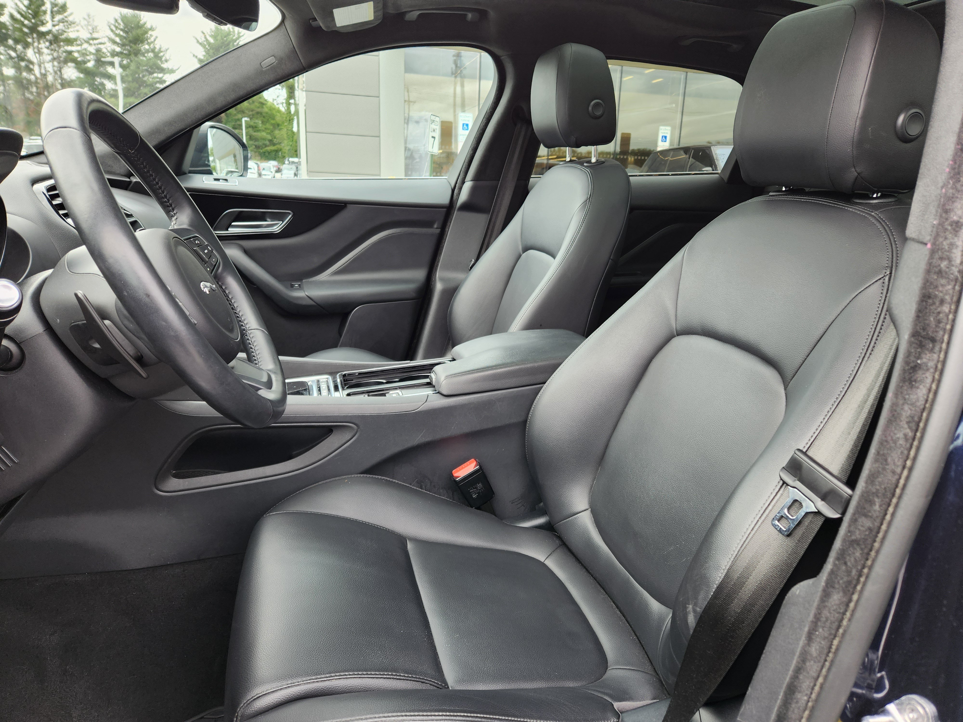 Used 2019 Jaguar F-PACE Premium AWD/4WD image 10