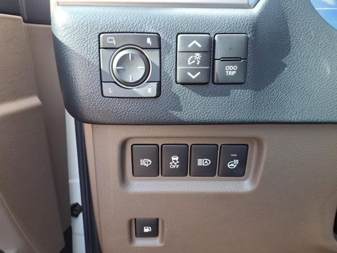 Used 2022 Lexus GX 460 Premium w/ Accessory Package image 24