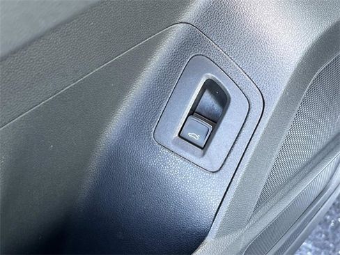 Used 2022 Volkswagen Atlas SE image 32