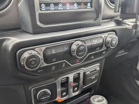Used 2022 Jeep Wrangler Sport S image 19