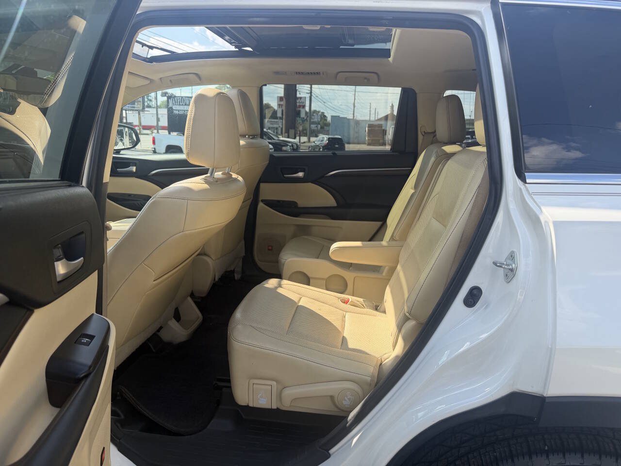 Used 2015 Toyota Highlander Limited Platinum AWD/4WD image 18