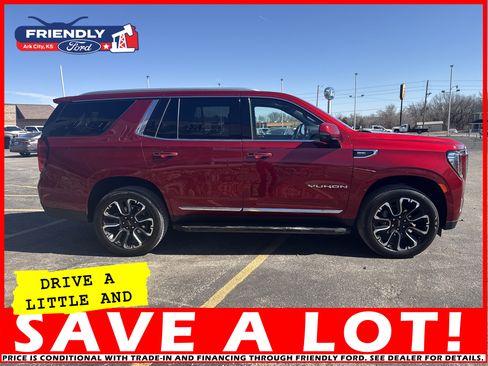 Used 2024 GMC Yukon SLT w/ SLT Premium Package image 4