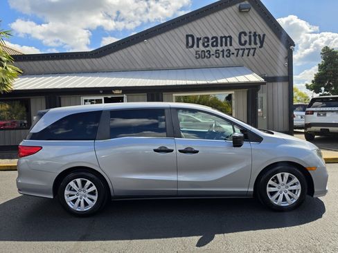 Used 2019 Honda Odyssey LX image 2
