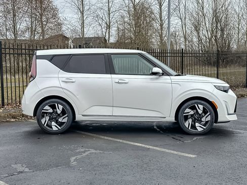 Used 2023 Kia Soul GT-Line image 2