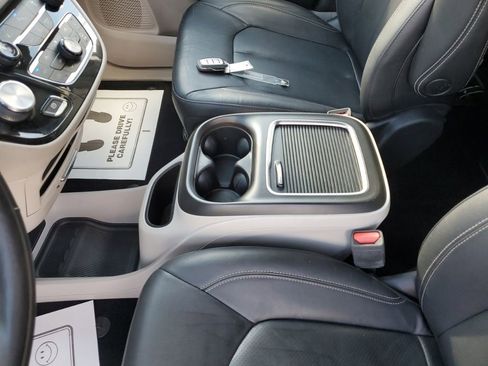 Used 2022 Chrysler Pacifica Touring-L image 27