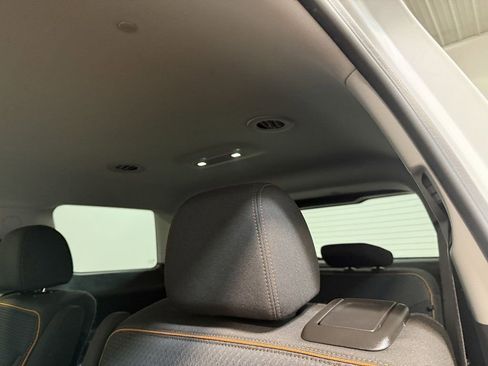 Used 2023 GMC Acadia AT4 image 9