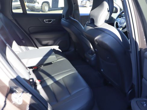 Certified 2025 Volvo V60 B5 Cross Country Plus image 34