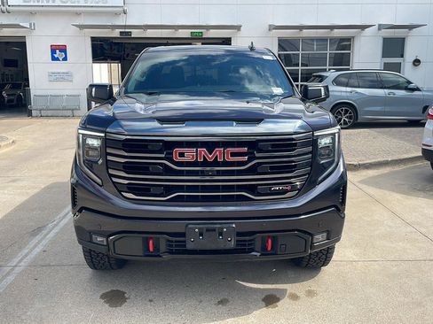 Used 2022 GMC Sierra 1500 AT4 w/ Technology Package AWD/4WD image 4