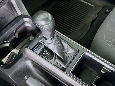 Certified 2017 Toyota Tacoma TRD Off-Road w/ Tow Package (A/T) image 17