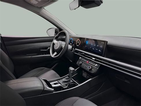 Used 2025 Hyundai Tucson SE image 15