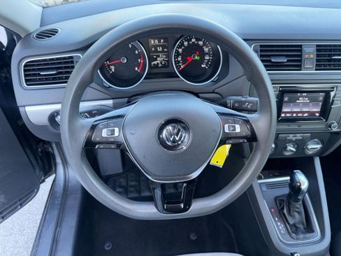 Used 2017 Volkswagen Jetta S image 21