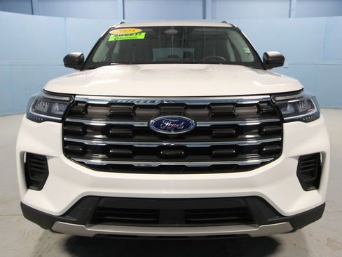 Used 2025 Ford Explorer Active image 31