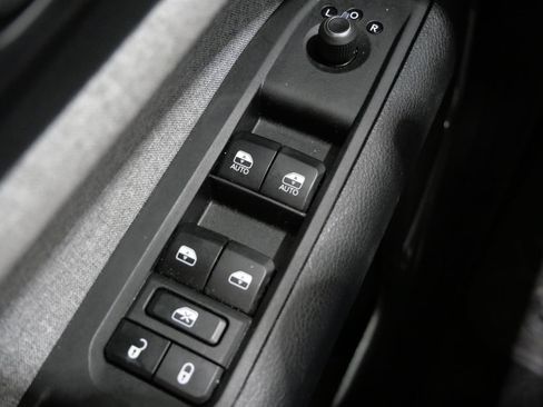 Used 2023 Jeep Compass Latitude w/ Sun and Sound Group AWD/4WD image 13
