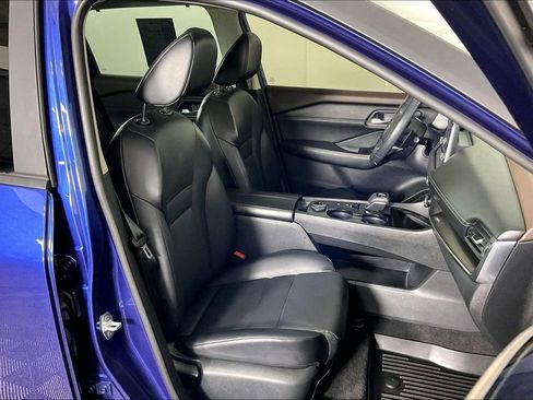 Used 2023 Nissan Rogue SV w/ SV Premium B Package image 10