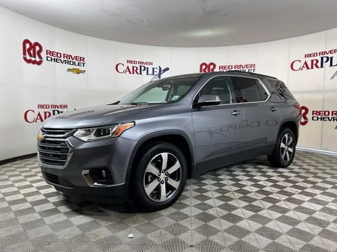 Used 2019 Chevrolet Traverse LT w/ LT Premium Package FWD image 3