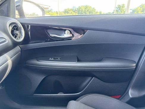 Used 2019 Kia Forte S w/ S Premium Package image 19
