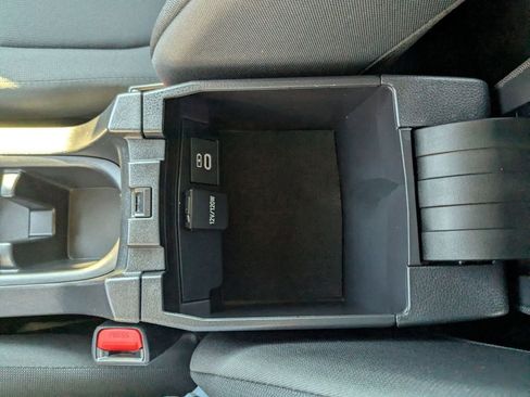 Used 2025 Toyota Corolla Cross LE image 28