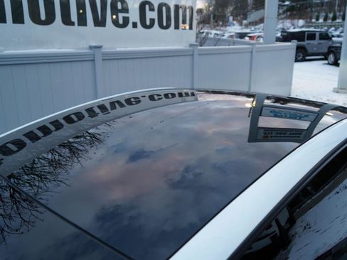 Used 2020 Tesla Model Y Performance image 7